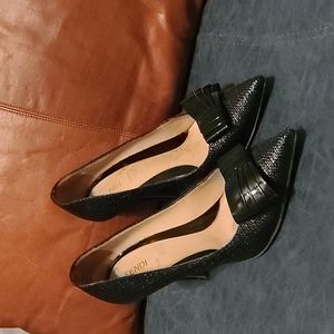 Authentic Fendi pumps with basketweave texture and patent bow detail